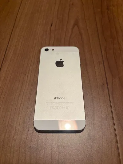 Apple iPhone5 シルバー 本体