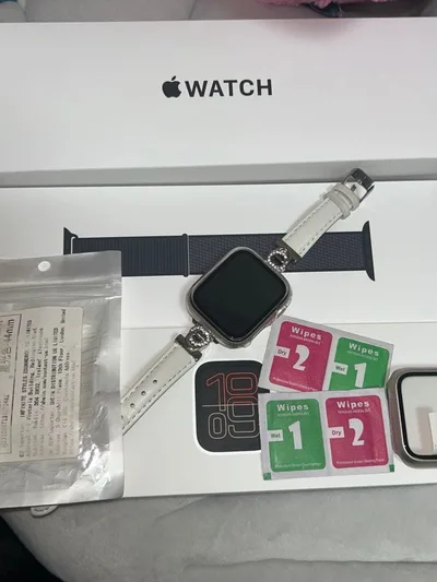 Apple Watch SE3 44mm GPS バッテリー100%