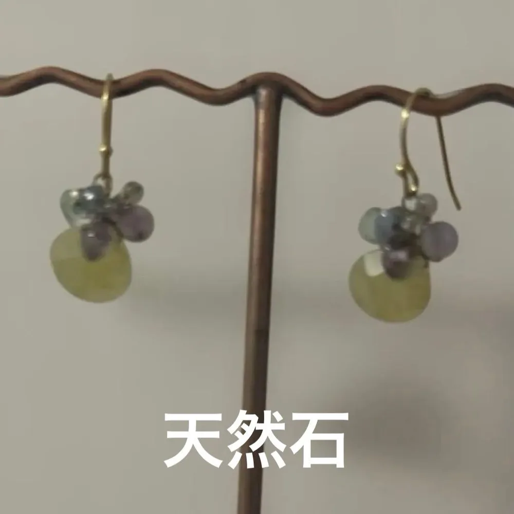 ニュージェイド、アメジスト、淡水パール、ペリドットの優しいピアス