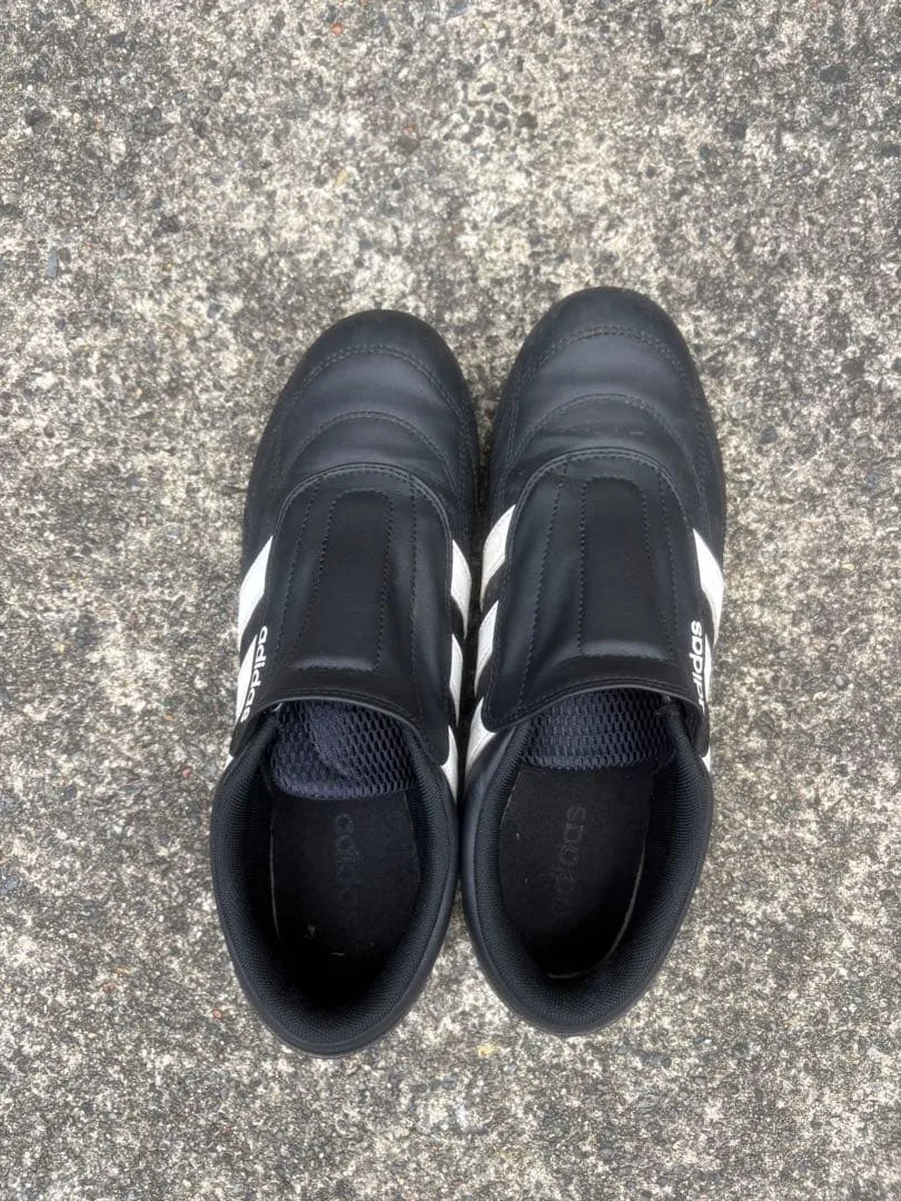 รองเท้าผ้าใบ Adidas สีดำขาว