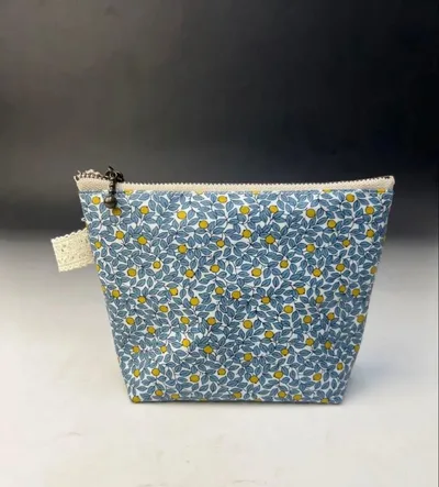 ハンドメイド ラミネート生地ボタニカル柄ファスナーポーチ