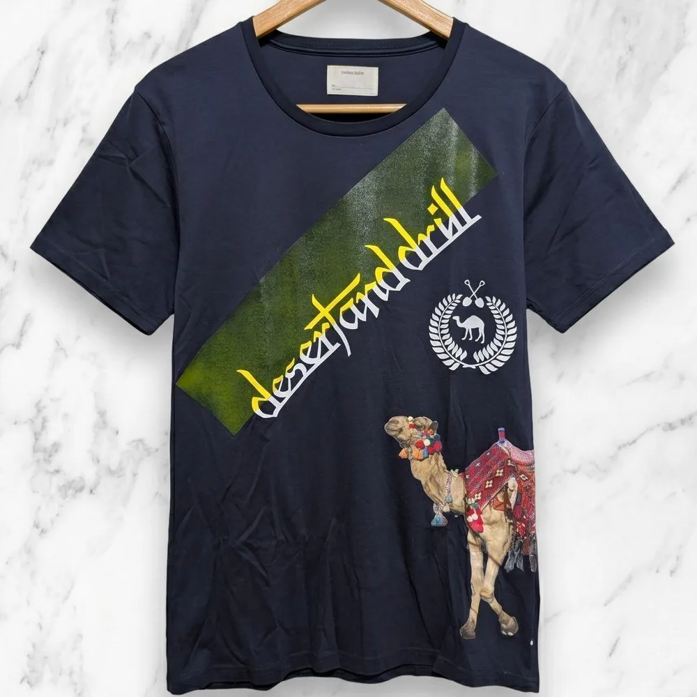 パリコレの熱狂を纏う。yoshio kuboが描く、至高のグラフィックTシャツ