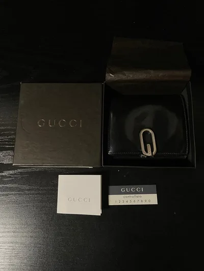 GUCCI グッチ 二つ折り財布 ブラック ゴールド金具 コンパクト財布