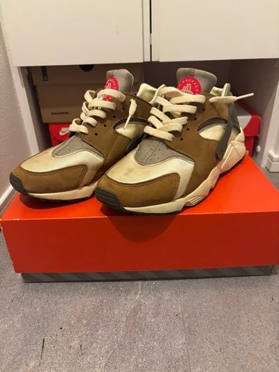 Stussy × Nike Air Huarache "Desert Oak"