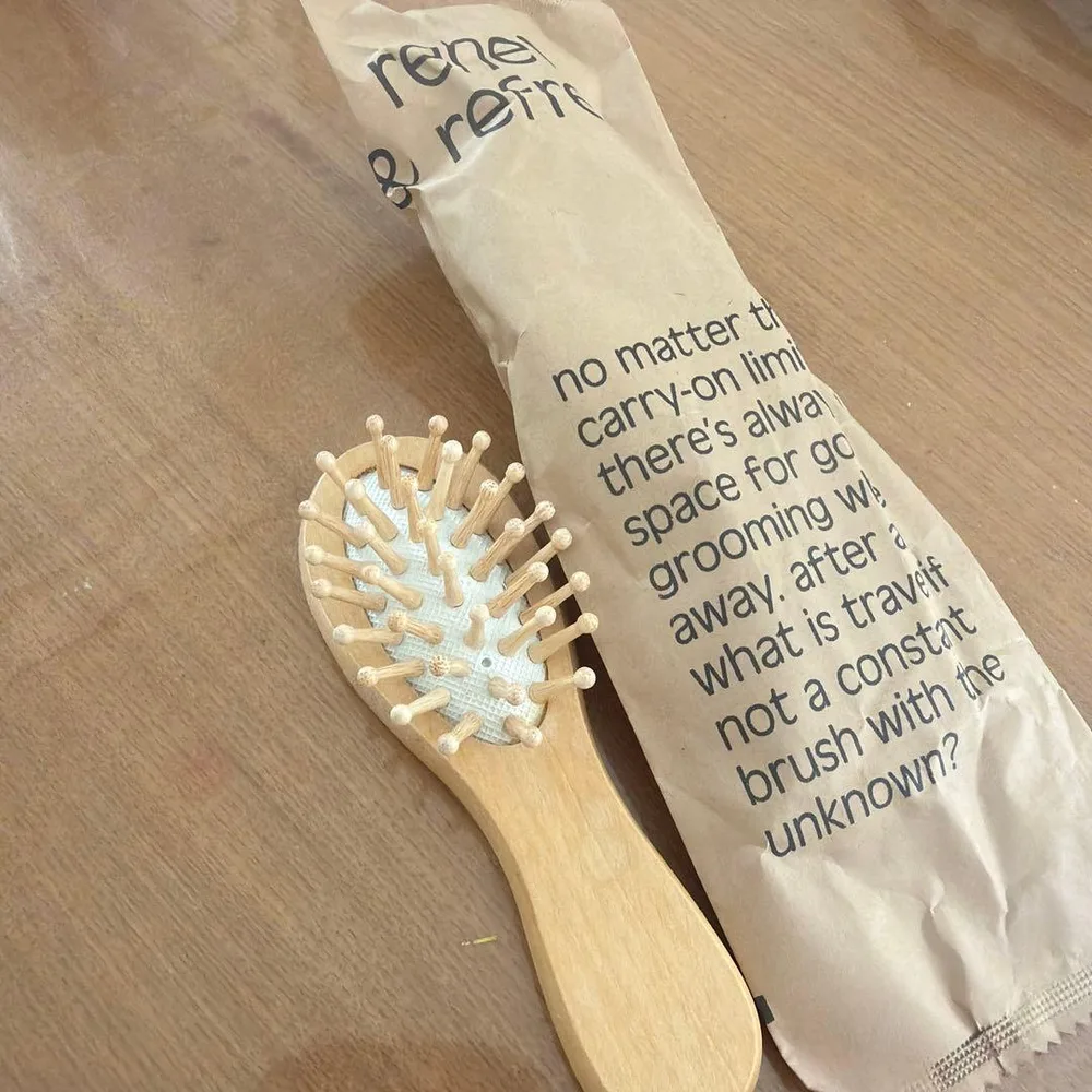 【新品未使用】木製 ヘアブラシ 1本 小型 コンパクト