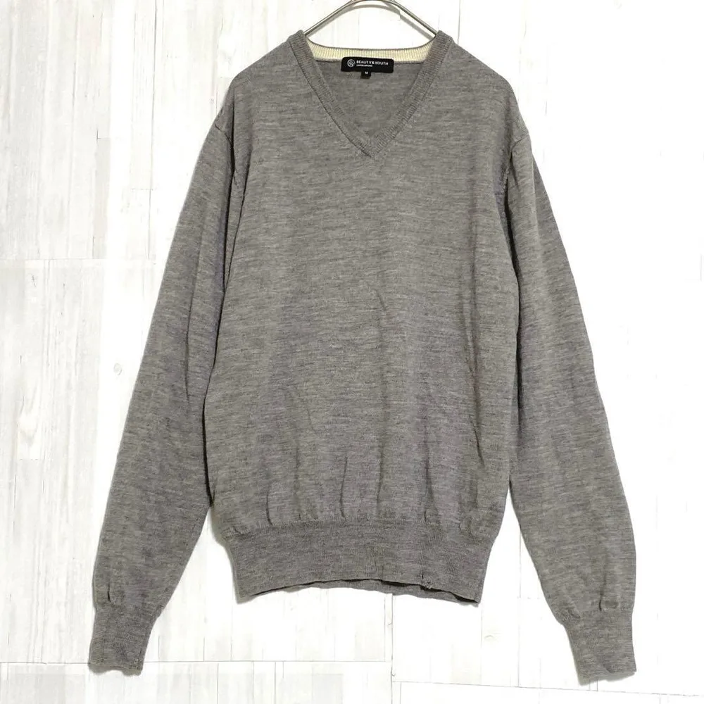 ビューティーアンドユース Vネックニット グレー M