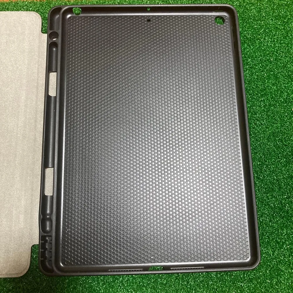 ipadケース1個