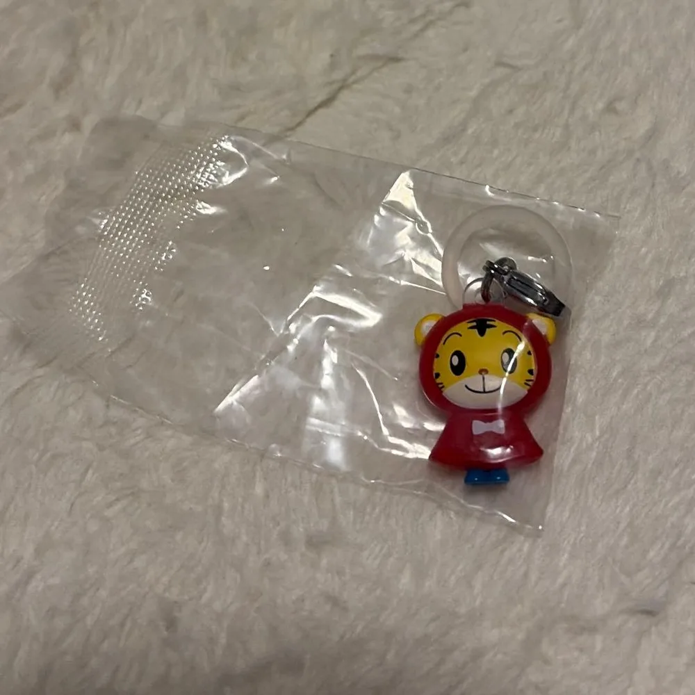 新品未開封 しまじろう めじるしアクセサリー ガチャガチャ