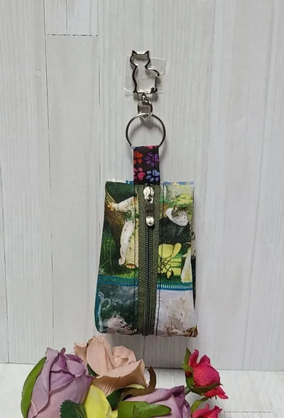 ハンドメイド 猫型ナスカンつきミニファスナーポーチ 小物入れカギ入れ小銭入 猫柄