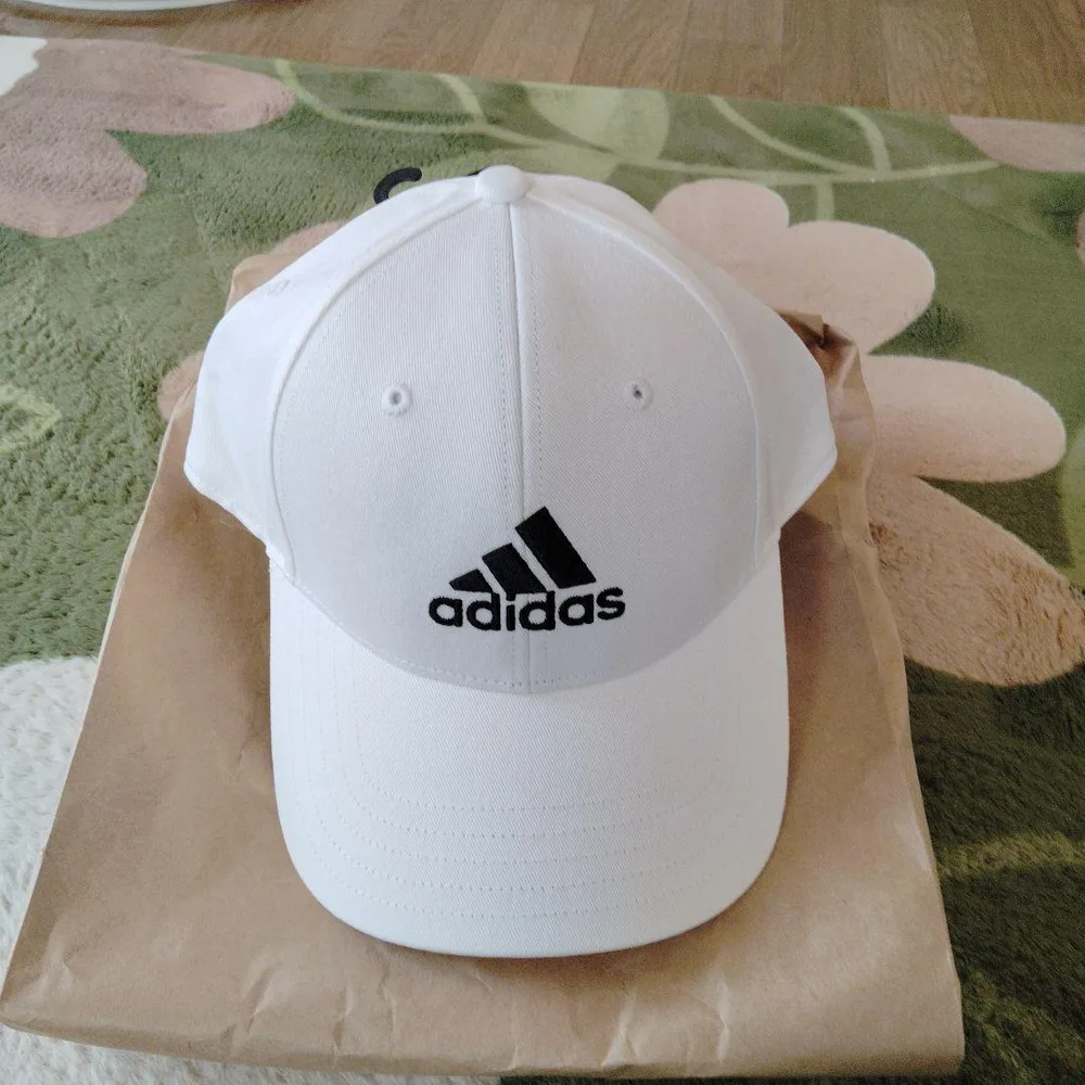 新品 adidas キャップ ホワイト IB3243