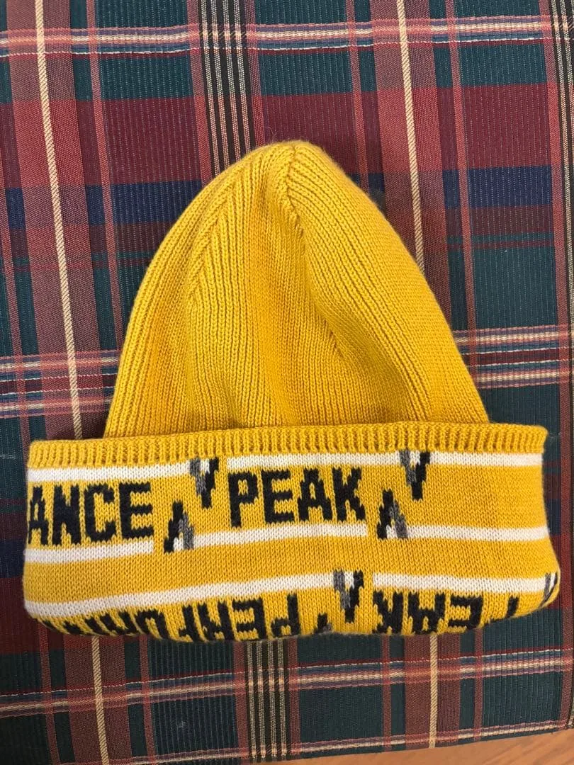 PeakPerformanceニット帽 イエロー