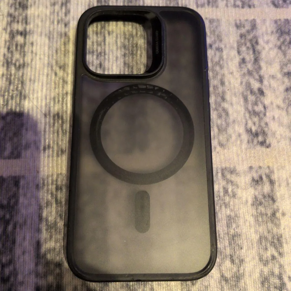 ESR HaloLock Magnetic Case iphone 16pro