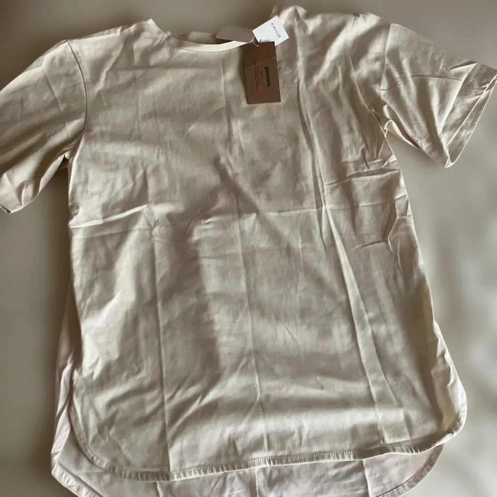 《Gosara》เสื้อเชิ้ตแขนสั้นสตรี