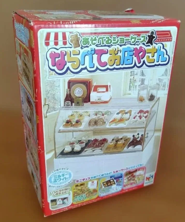 10%お値引き致します。リーメント等のフードを飾れるミニチュアショーケース