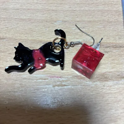 キューブピアスと黒猫ピアス ハンドメイド