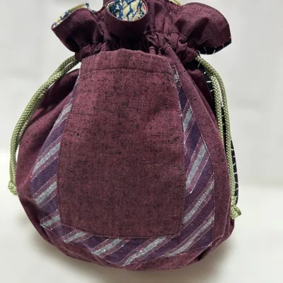 ハンドメイド 巾着バッグ 和柄 えんじ色ワインレッド 持ち手付き 和モダン