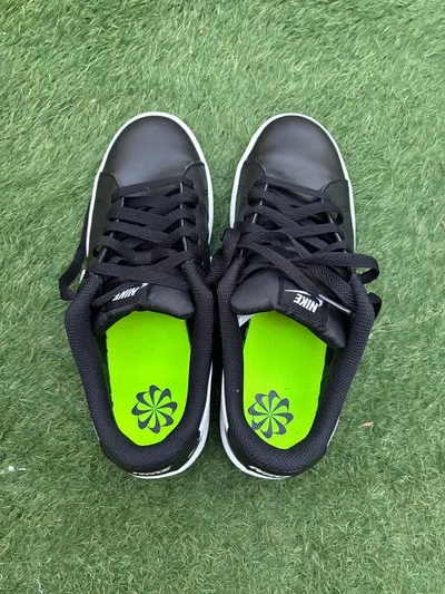 美品 NIKE スニーカー ブラック ホワイト 25.5