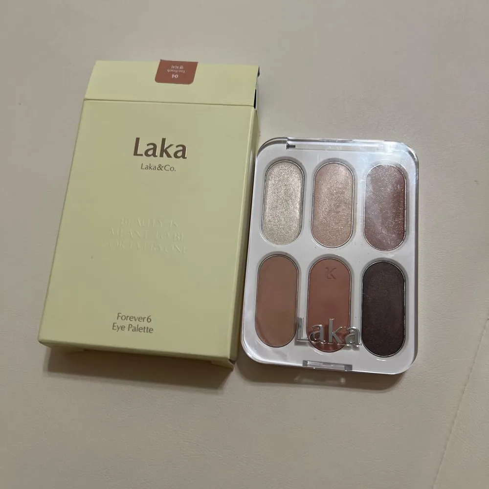 Laka ラカ 04 タンピーチ アイシャドウパレット