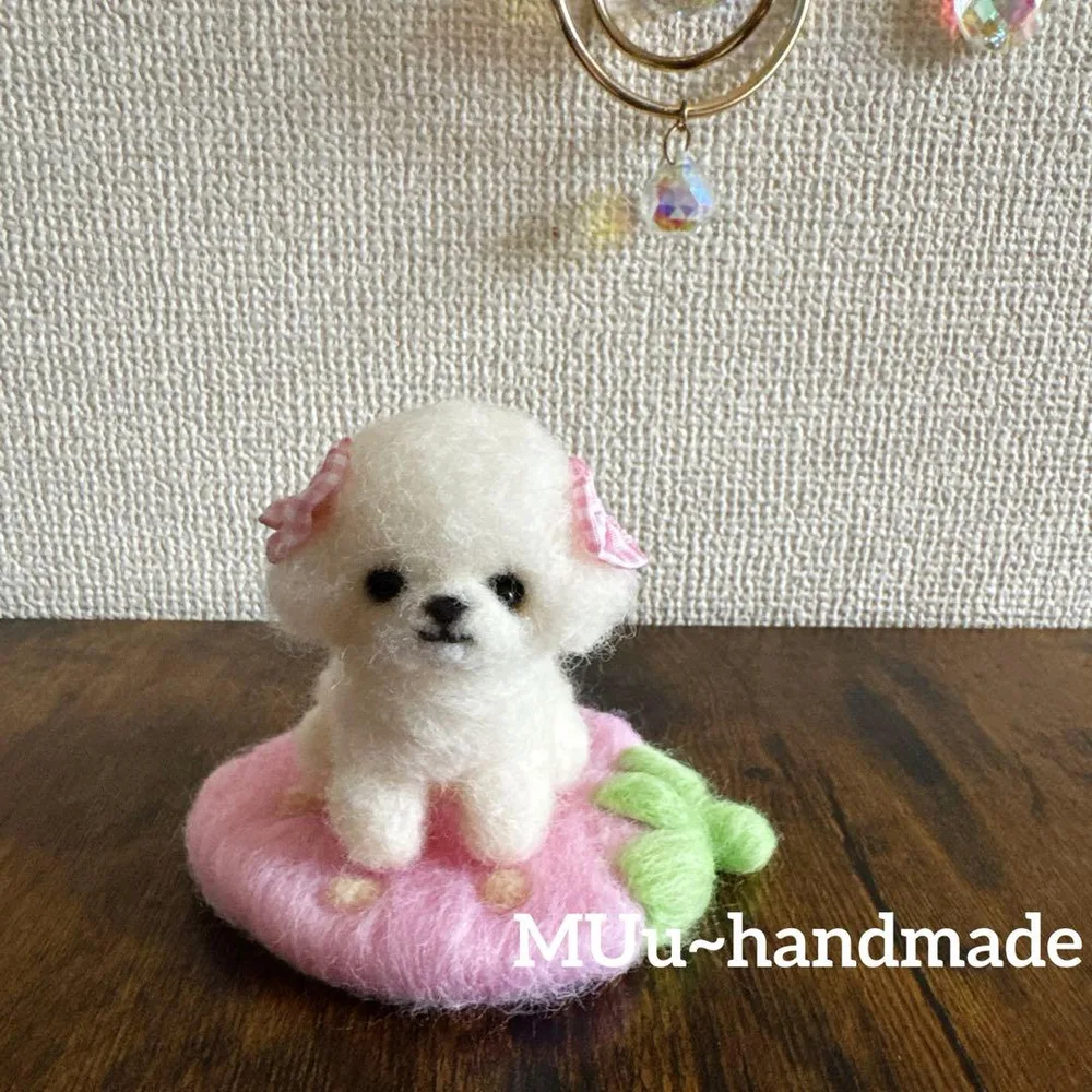 羊毛フェルト トイプードルちゃん&ピンクいちごマット