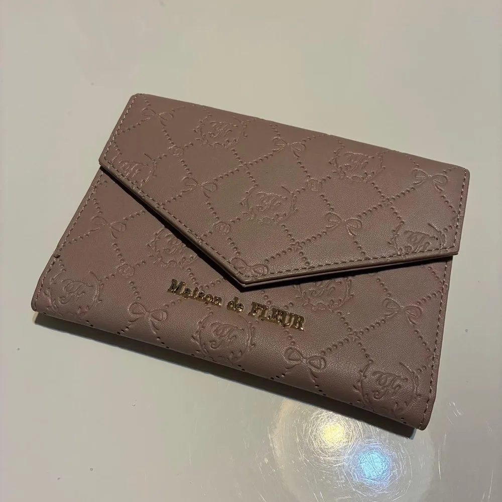 Maison de FLEUR モノグラムアクセサリーポーチ ピンクベージュ