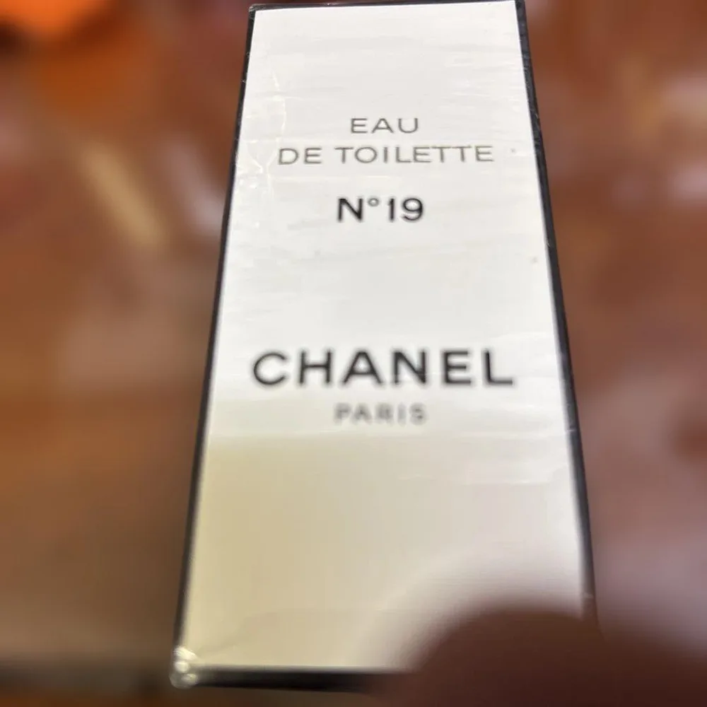 CHANEL N°19 オードトワレ 60ml