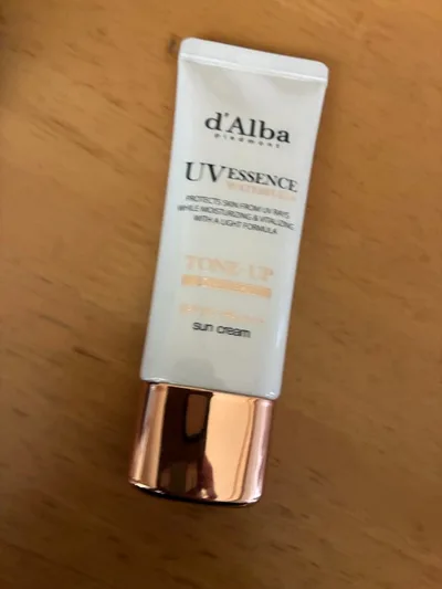 d'Alba UV ESSENCE WATERFULL TONE-UP