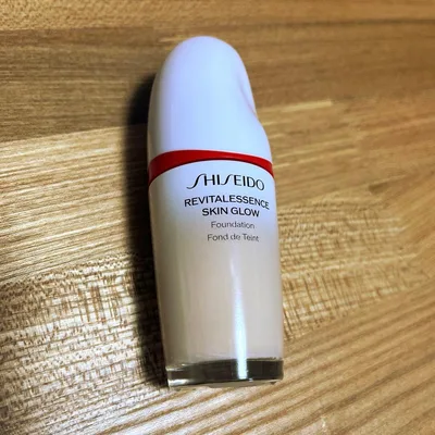 SHISEIDO エッセンス スキングロウ ファンデーション 130