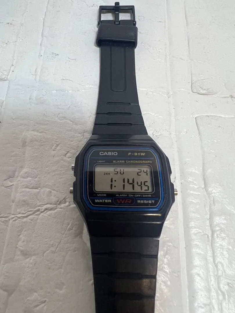 CASIO F-91W デジタル腕時計