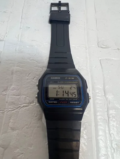 CASIO F-91W デジタル腕時計