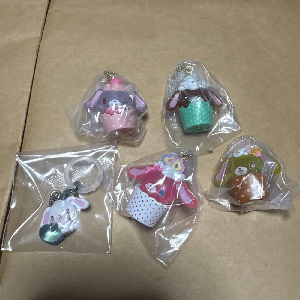 シュガーバニーズ カップケーキチャーム エモキュン しろうさ