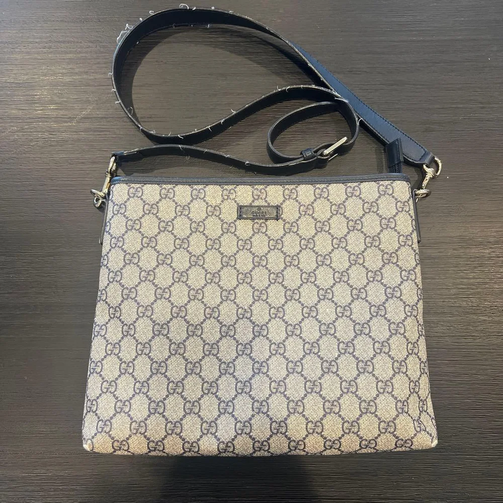 GUCCI GGスプリーム ショルダーバッグ 斜め掛けバッグ