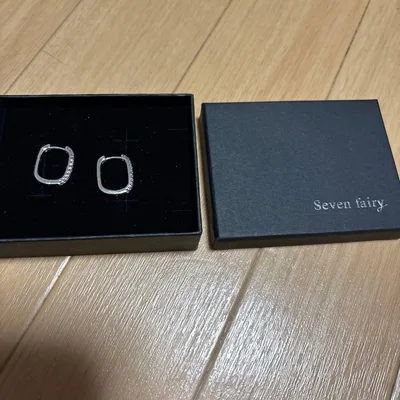 Seven fairy スクエア型 ビジューピアス