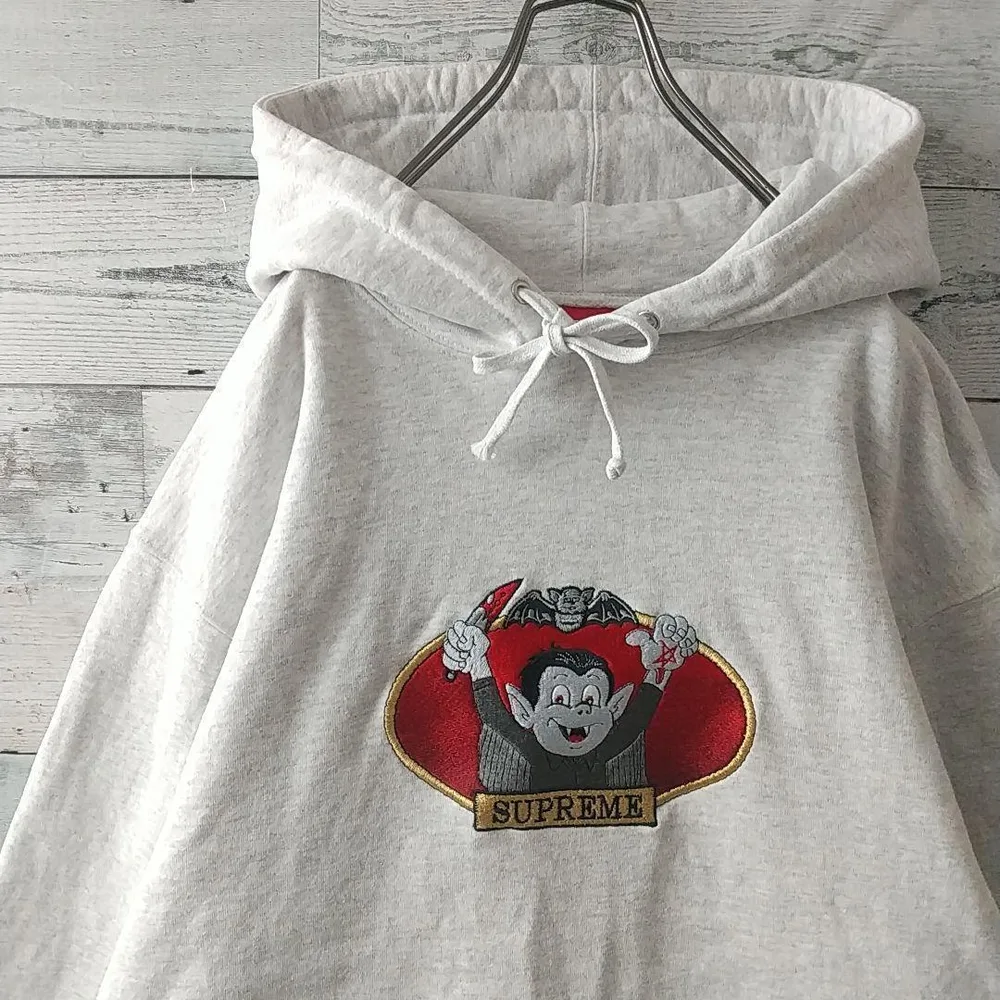 人気デザイン☆シュプリーム センター刺繍ロゴ ヴァンパイア パーカー L相当