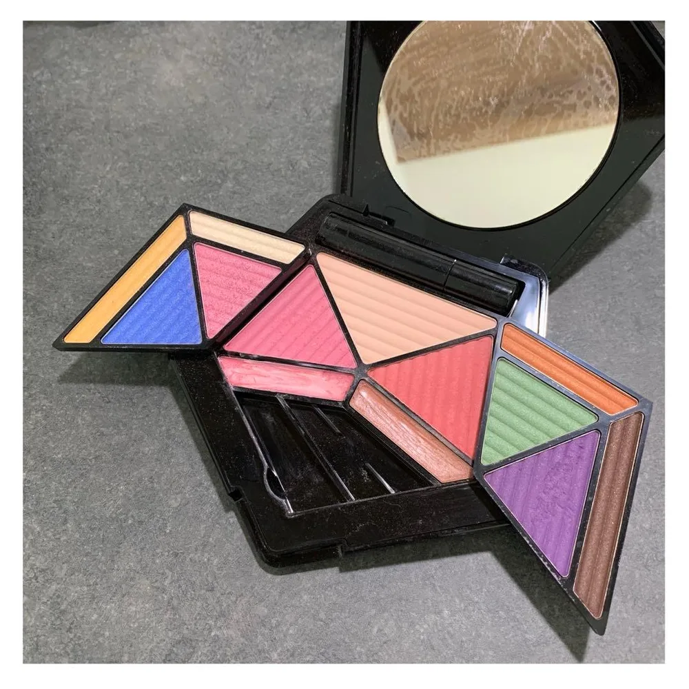 BEAUTE BENETTON WORLD PALETTE アイシャドウパレット