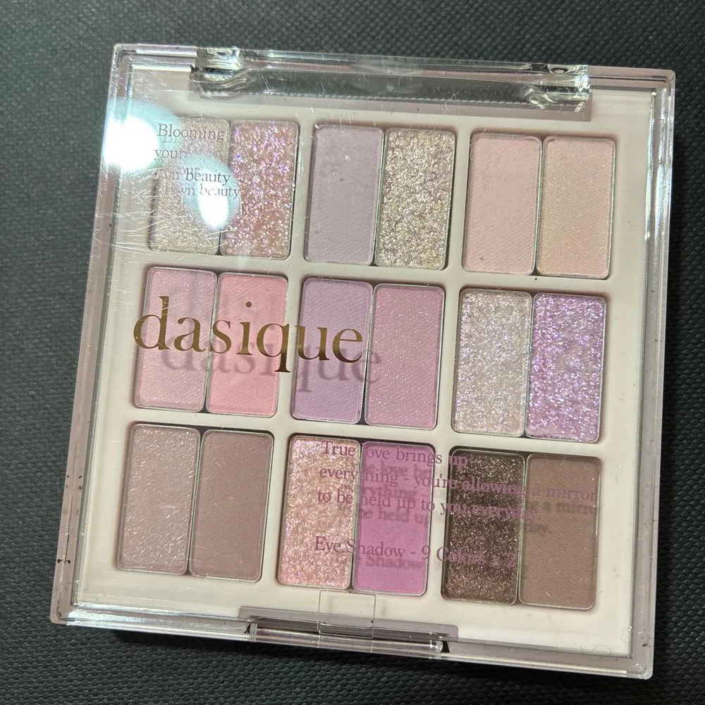 dasique アイシャドウパレット #18 Berry Smoothie