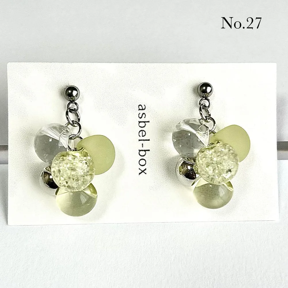 27.ピアス/イヤリング ピスタチオ 黄緑 透明感 淡色 ニュアンス 大人カラー
