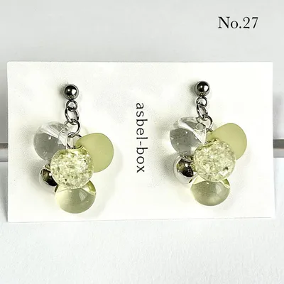 27.ピアス/イヤリング ピスタチオ 黄緑 透明感 淡色 ニュアンス 大人カラー