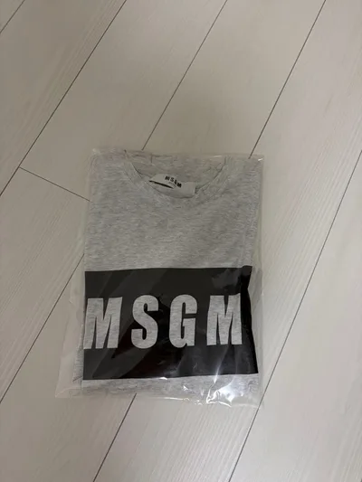 MSGM Tシャツ グレー ロゴプリント