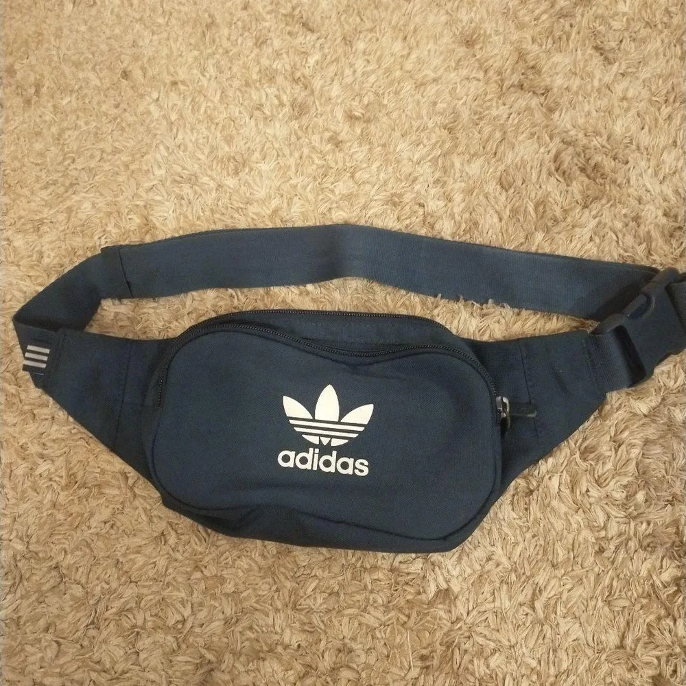 adidas アディダス ボディバッグ ウエストポーチ