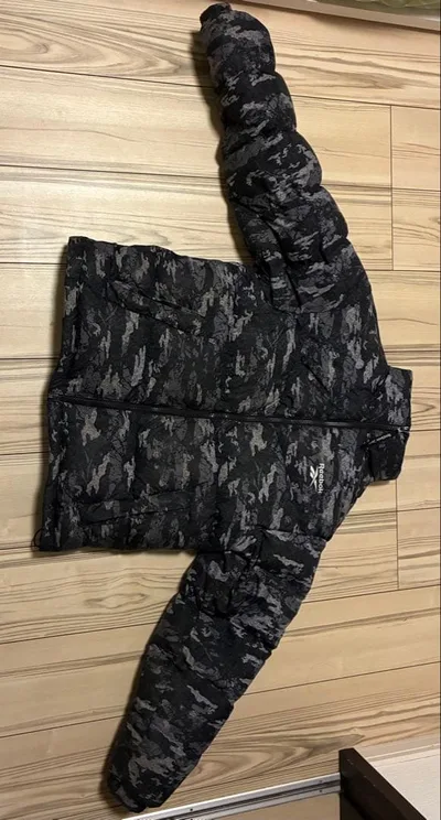 Reebok カモフラージュ柄 ダウンジャケット
