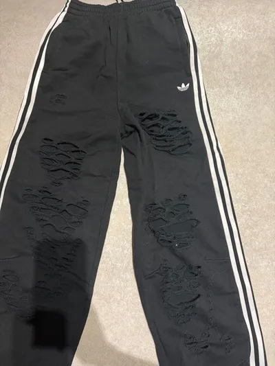 adidas スウェットパンツ ダメージ加工 ブラック