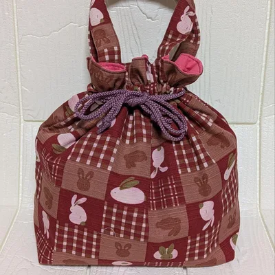 《ハンドメイド》和柄の巾着バッグ(ミニトート)No.24 小豆色うさぎ