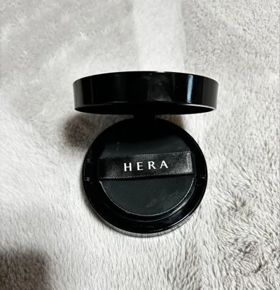 HERA ブラッククッション 17C1 ペタルアイボリー