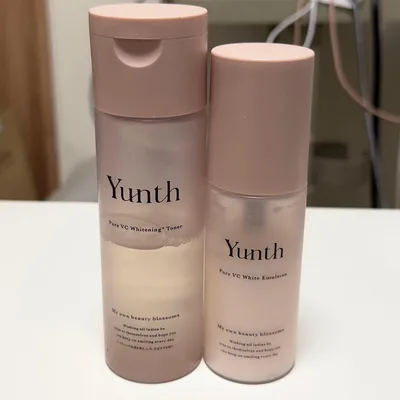 Yunth Pure VC Whitening 化粧水、乳液