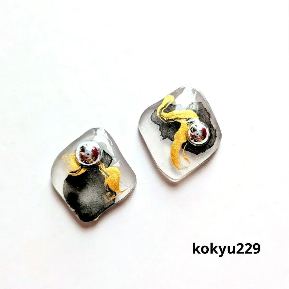 229 ハンドメイドピアス イヤリング レジン デザインプラ板