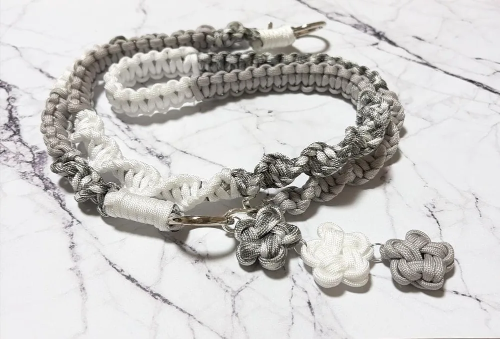 スマホショルダー ストラップ グレー 白 花チャーム 3way ハンドメイド