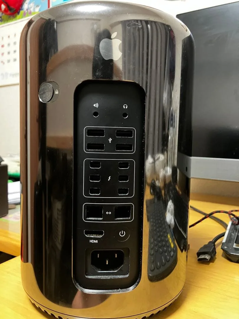 Mac Pro 2013 3.5GHz 6コア64GB D500 3gb x2