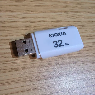 KIOXIA TransMemory U202 32GB KUC-2A032GW