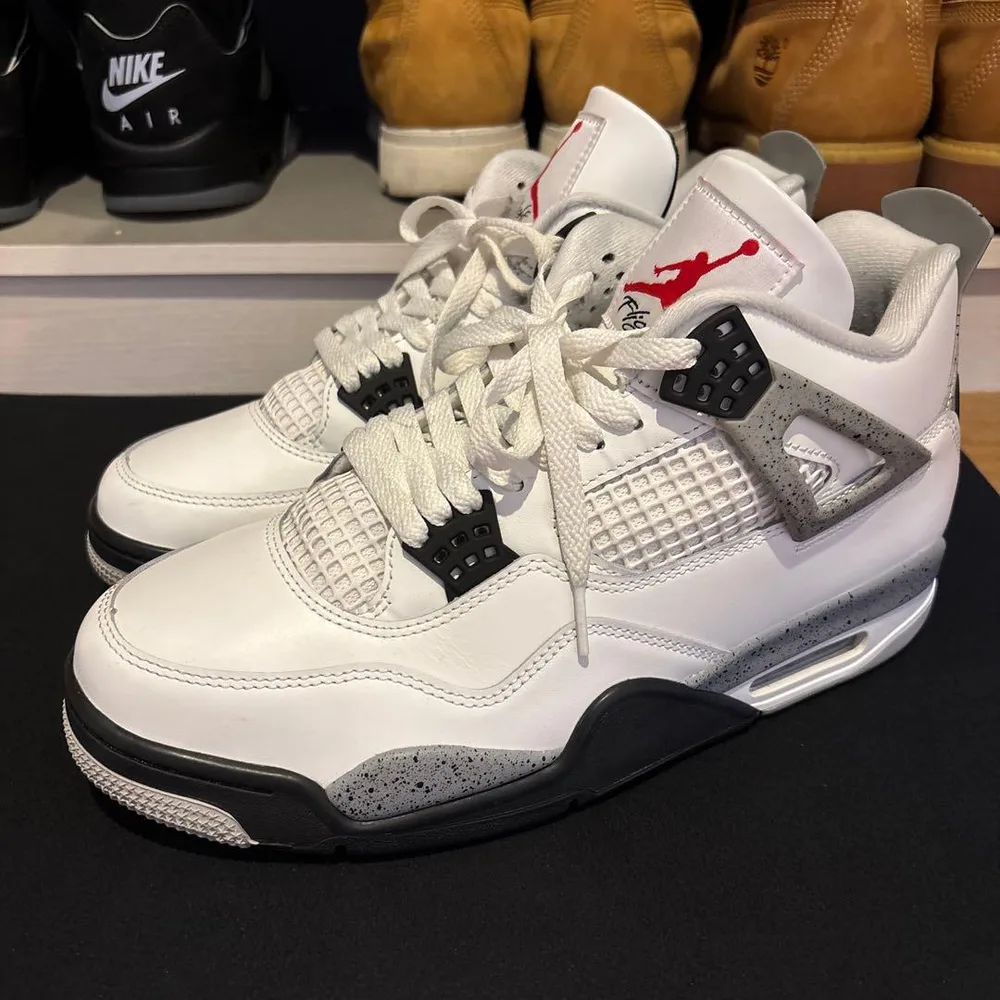 Nike Jordan 4 สีขาวซีเมนต์จอร์แดน
