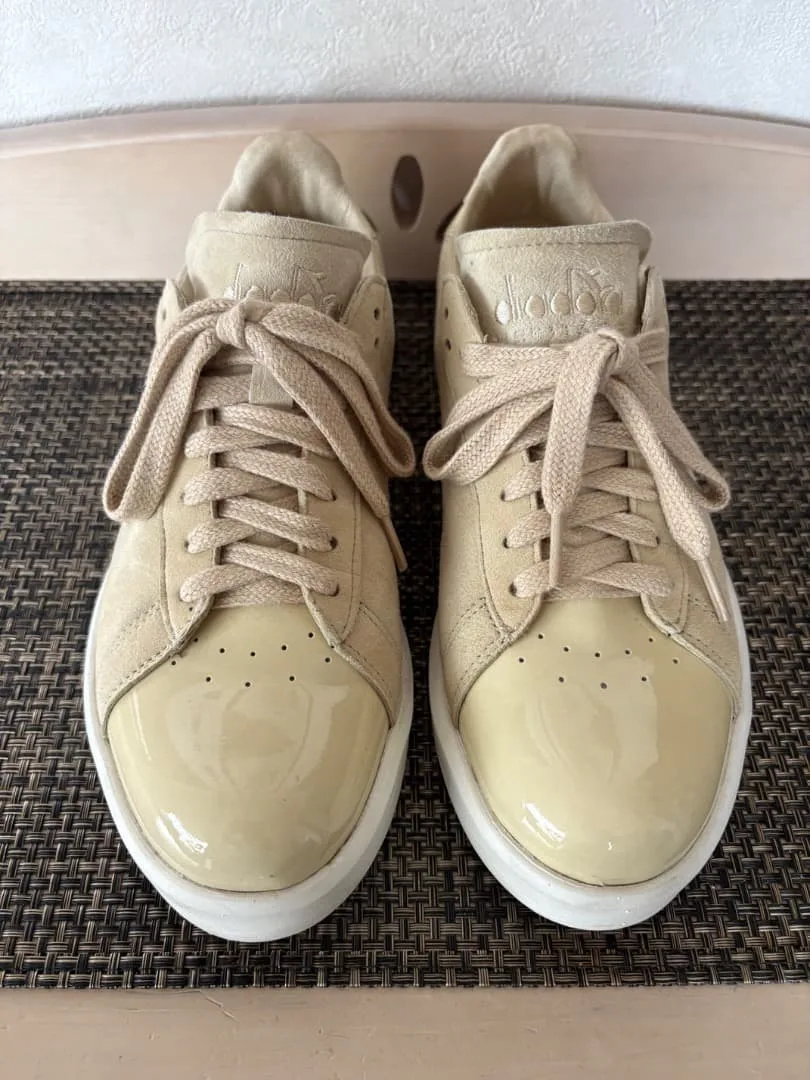 รองเท้าผ้าใบ Diadora หนังกลับสีเบจ + หนังแก้ว 24.5ซม